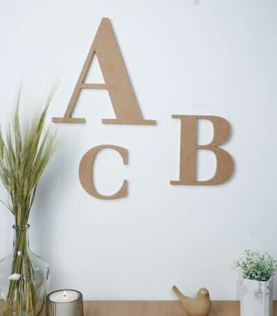 Lettres décoratives Justus murales en bois MDF